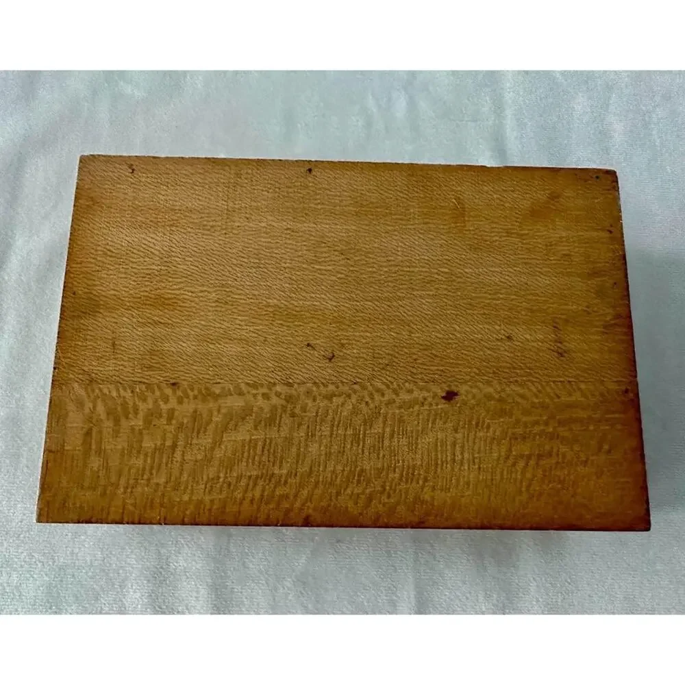 Art Nouveau Carved Tiger Maple Wood Trinket Box - Picture 7 of 7